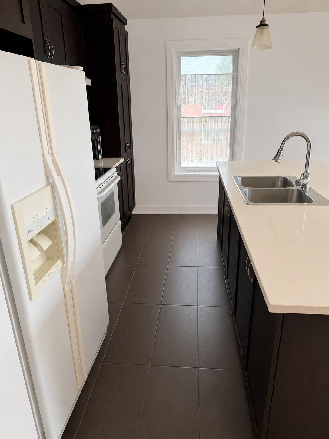 kitchen – 493 90e ave 493 90e Ave, H8R 2Z8