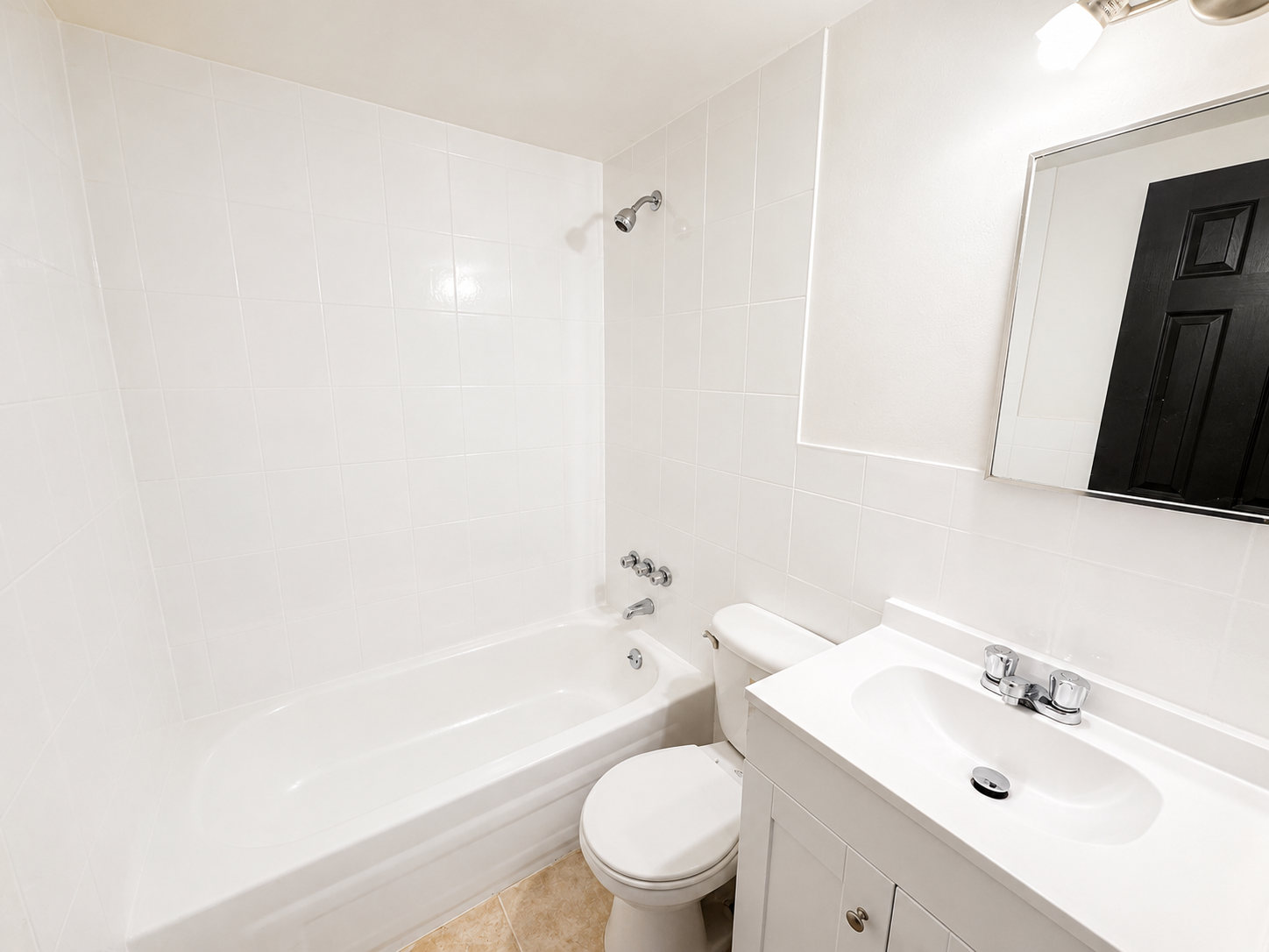 8152A Mongeau Bathroom 8152A Mongeau, Lasalle (Bachelor)