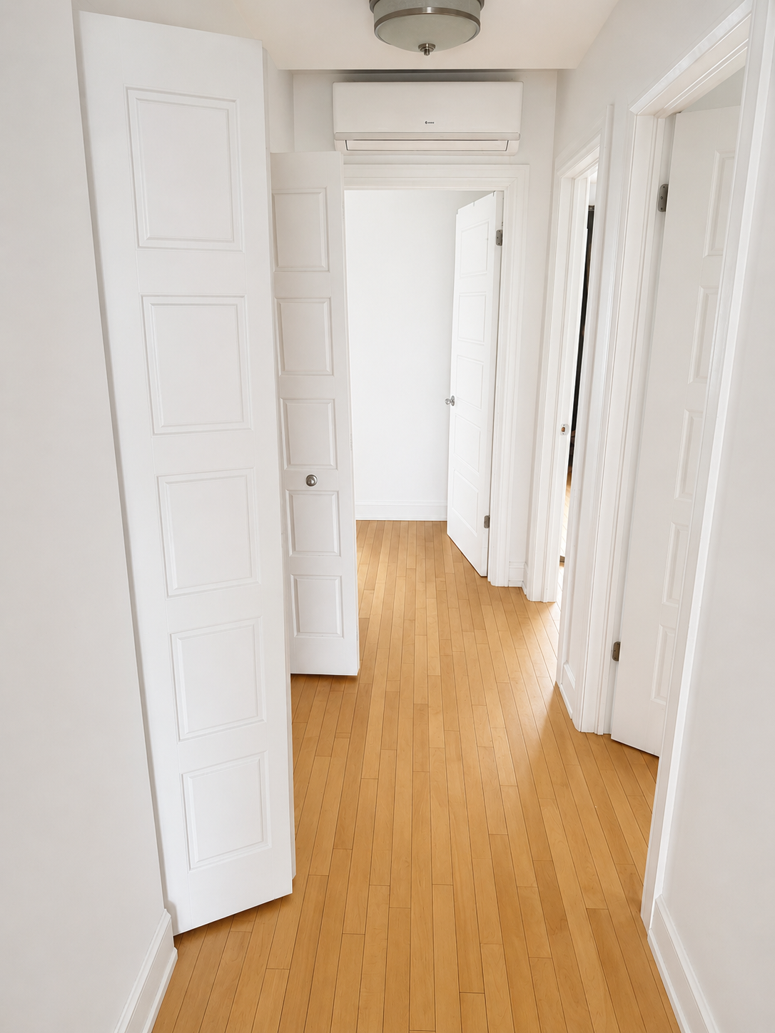 Hallway – 493 90e ave 493 90e Ave, H8R 2Z8