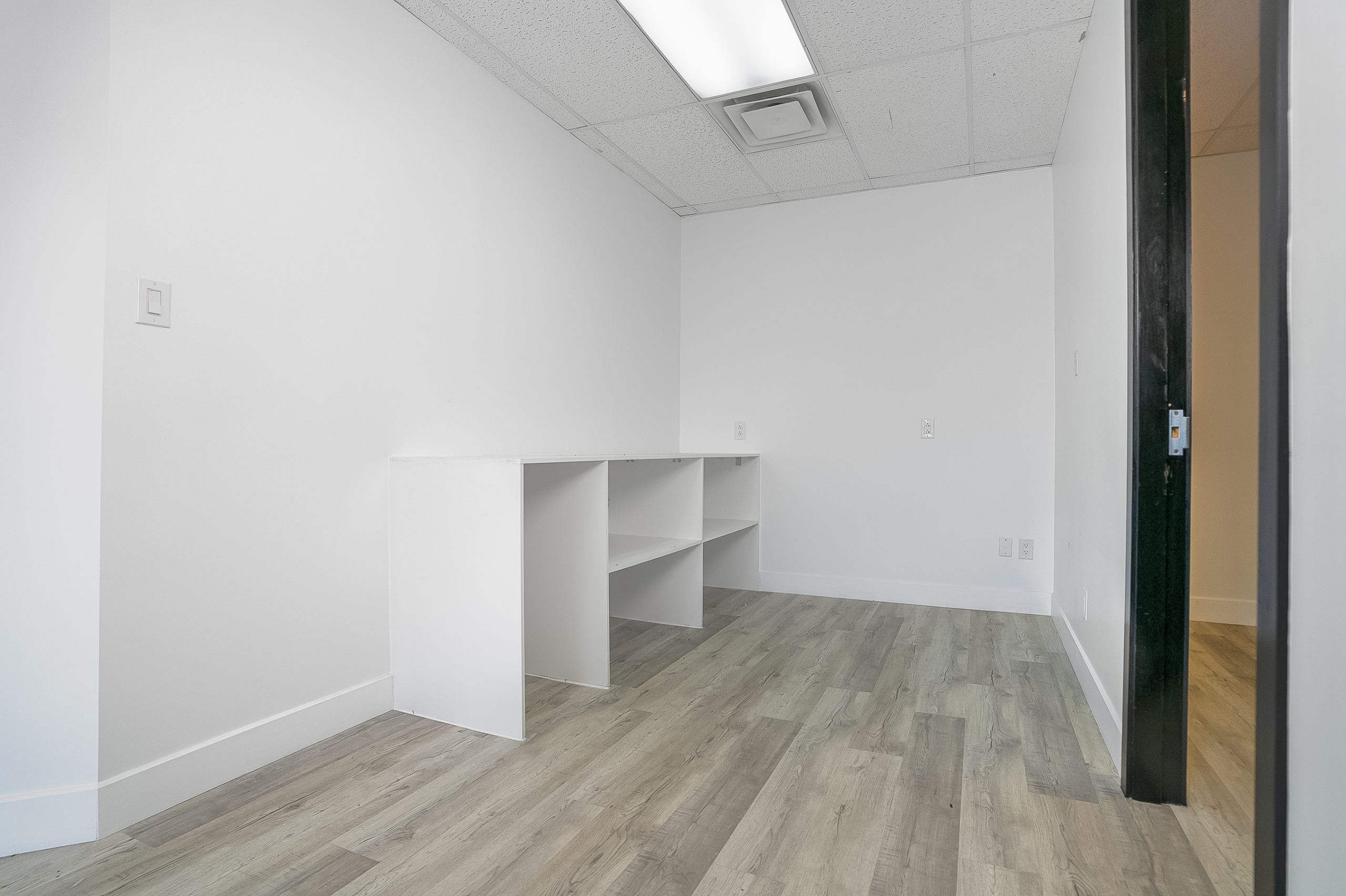 Bright Commercial Office Space for Rent – LaSalle