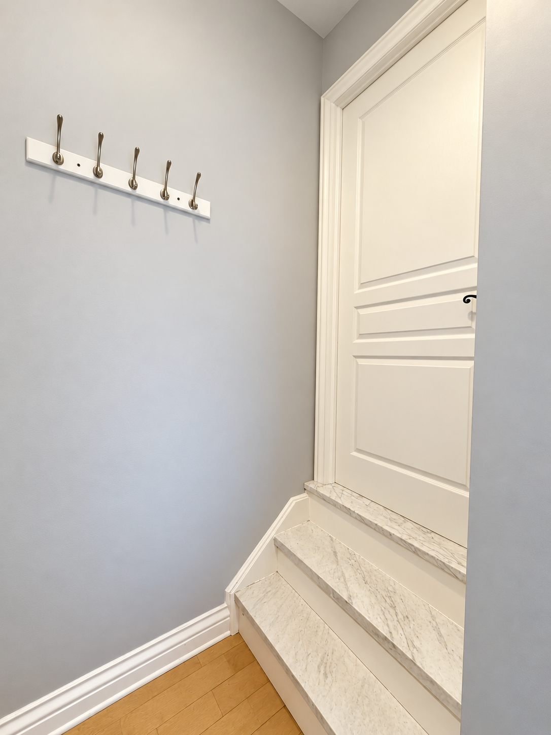 Levis sauve – 8175 stairs 8173 rue Levis-Sauve, Lasalle – Upper duplex