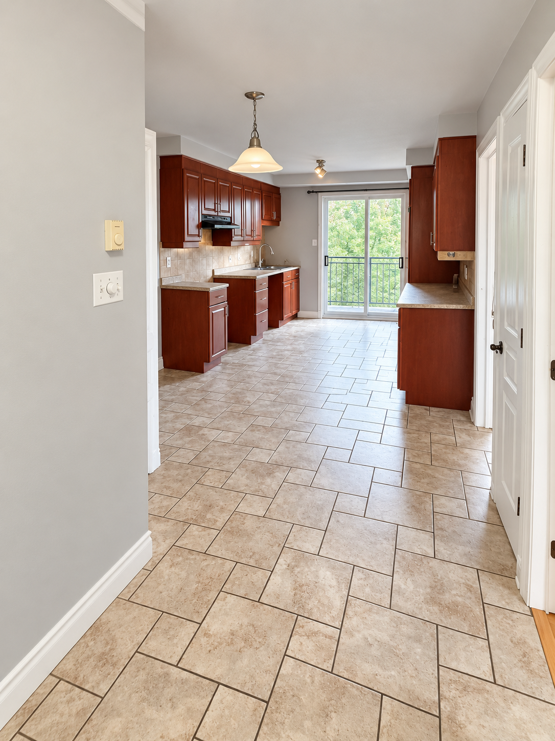 Levis sauve – 8175 hallway 8173 rue Levis-Sauve, Lasalle – Upper duplex